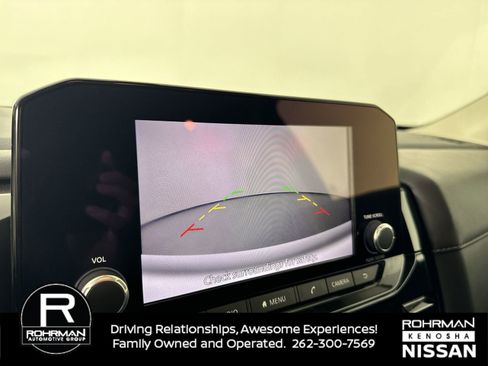 Certified 2025 Nissan Pathfinder SV image 8