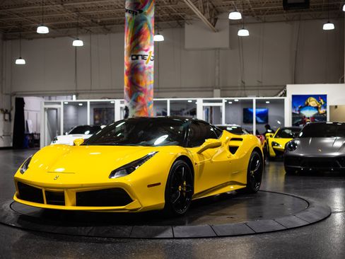 Used 2018 Ferrari 488 GTB RWD image 14