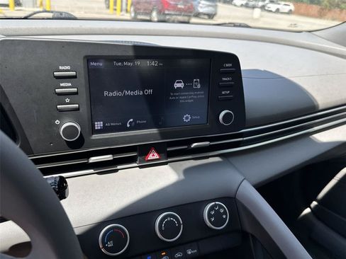 Used 2023 Hyundai Elantra SE FWD image 22