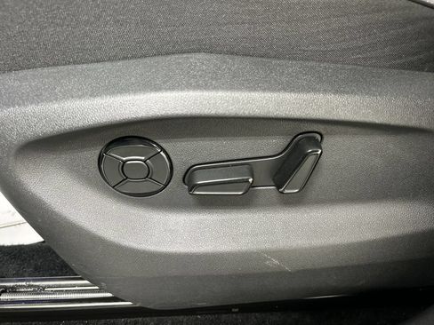 Certified 2026 Volkswagen Tiguan SE AWD/4WD image 10