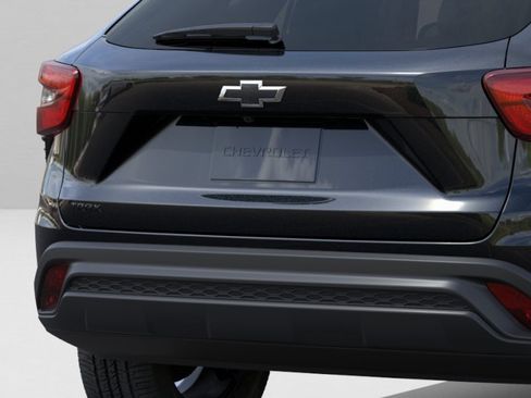 New 2026 Chevrolet Trax LS w/ LS Convenience Package FWD image 14