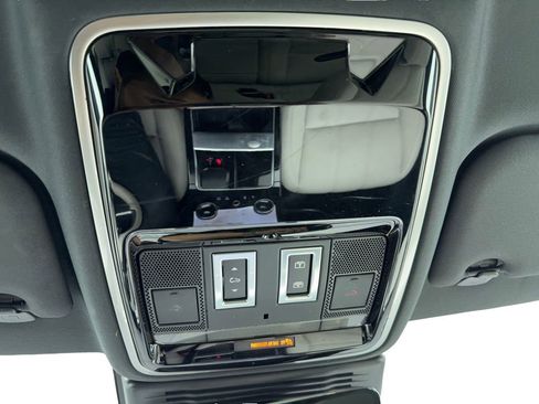 Used 2023 Land Rover Range Rover Velar R-Dynamic S image 35