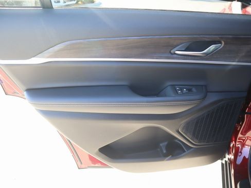 New 2025 Jeep Grand Cherokee L Limited image 17