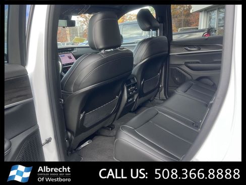 New 2025 Jeep Grand Cherokee Limited w/ Luxury Tech Group II image 10