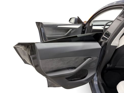 Certified 2023 Tesla Model Y Long Range AWD/4WD image 10