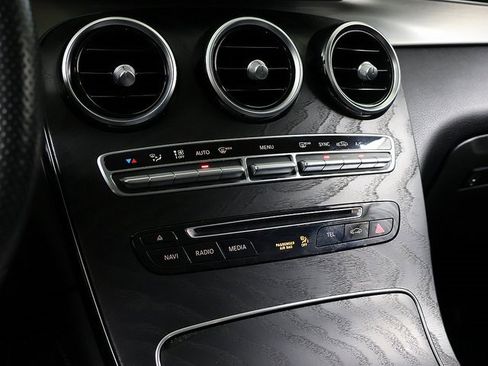Used 2019 Mercedes-Benz GLC 300 4MATIC image 21
