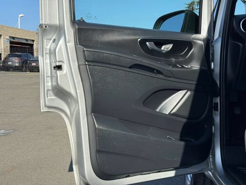 Used 2018 Mercedes-Benz Metris Passenger image 12