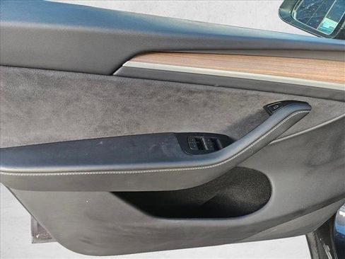 Used 2025 Tesla Model Y Long Range image 18