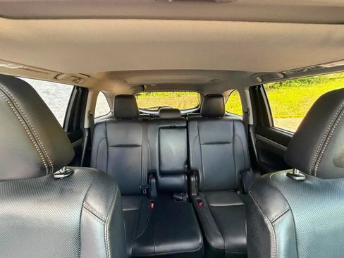 Used 2018 Toyota Highlander Limited FWD image 22