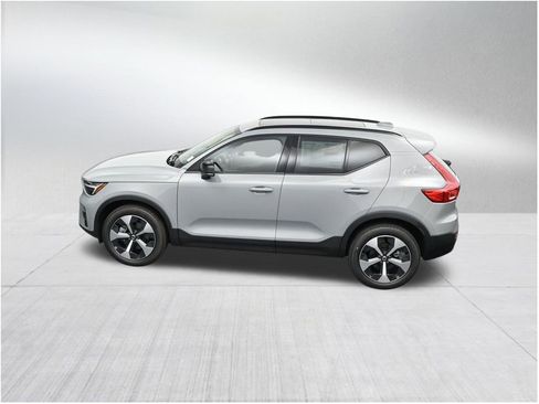 New 2026 Volvo XC40 B5 Plus w/ Protection Package Premier AWD/4WD image 14