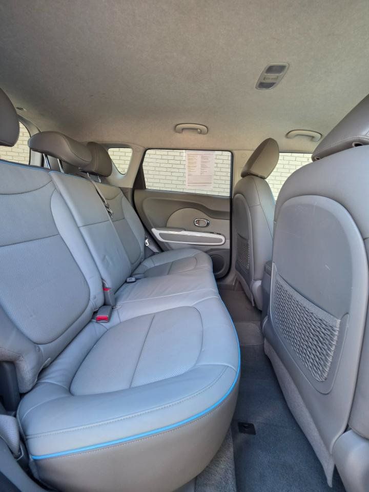 Used 2016 Kia Soul EV + FWD image 11