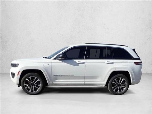 Used 2022 Jeep Grand Cherokee Overland w/ Luxury Tech Group IV AWD/4WD image 7