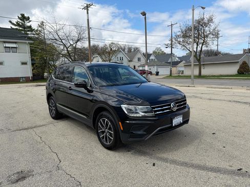 Used 2020 Volkswagen Tiguan SE image 1
