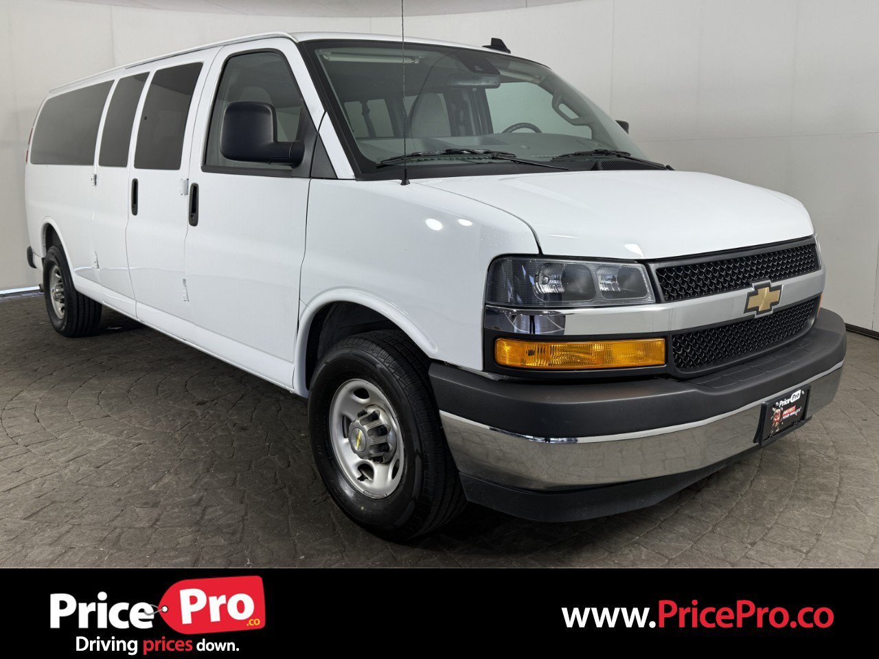 Used 2025 Chevrolet Express 3500 LT w/ LT Preferred Equipment Group RWD image 1