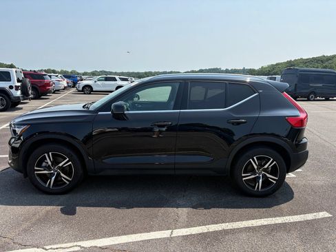 Used 2025 Volvo XC40 B5 Core AWD/4WD image 6