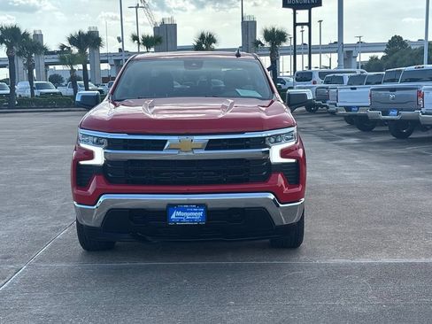 Used 2022 Chevrolet Silverado 1500 LT AWD/4WD image 2