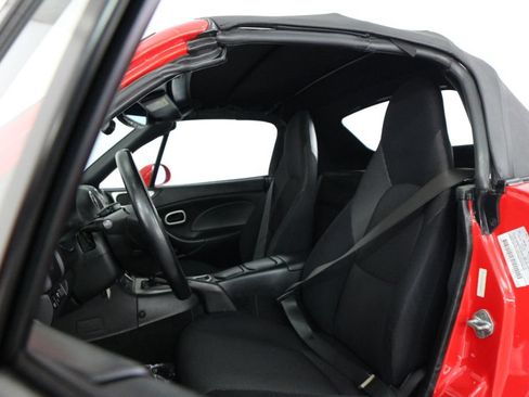 Used 2002 MAZDA MX-5 Miata RWD image 27