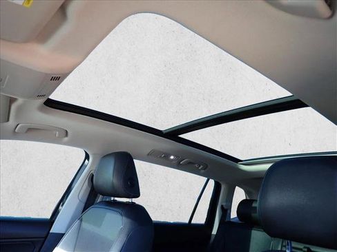 Used 2019 Volkswagen Tiguan S image 14