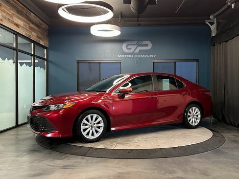 Used 2018 Toyota Camry LE FWD image 7
