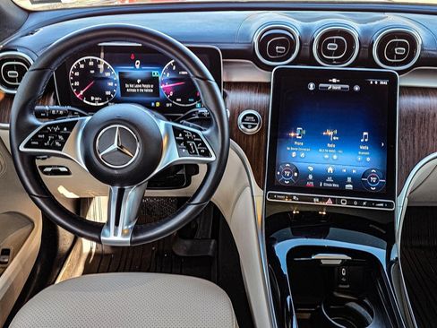 Used 2024 Mercedes-Benz GLC 300 GLC 300 image 33