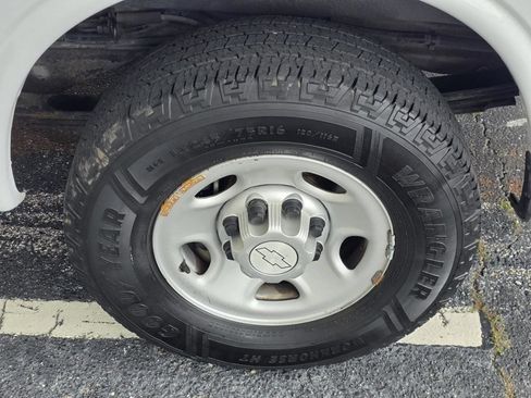 Used 2016 Chevrolet Express 2500 RWD image 27