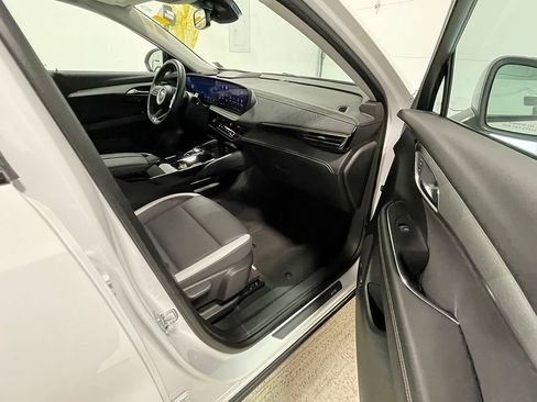 Used 2025 Buick Envision Sport Touring image 28