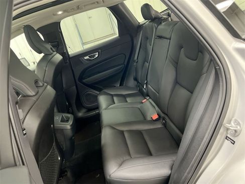 Used 2024 Volvo XC60 B5 Plus image 23