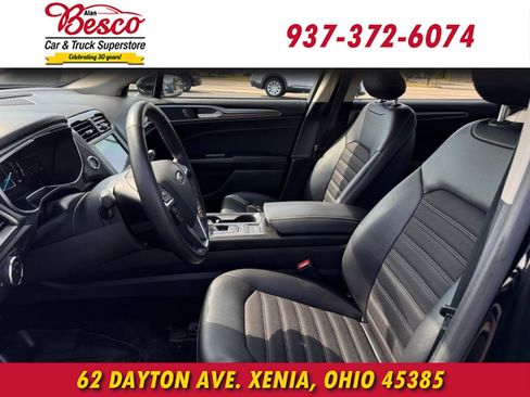 Used 2017 Ford Fusion SE w/ Equipment Group 201A FWD image 10
