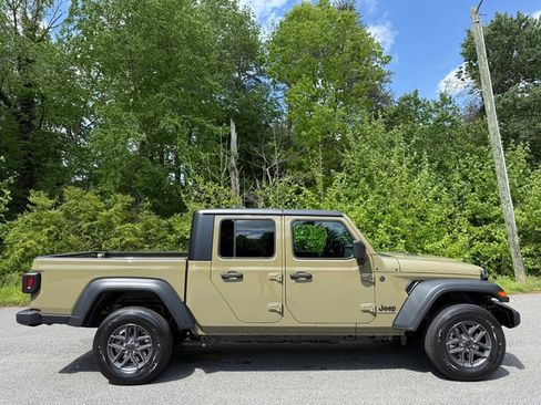 New 2025 Jeep Gladiator Sport image 6