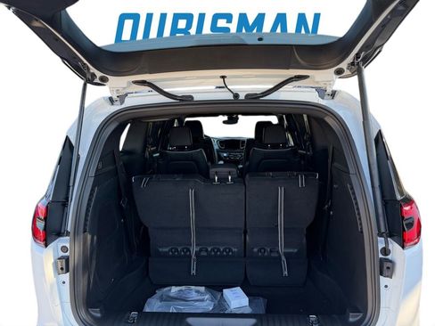 New 2026 Chrysler Pacifica Limited w/ Uconnect Theater Family Group image 34