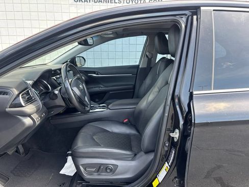 Used 2020 Toyota Camry XSE FWD image 3