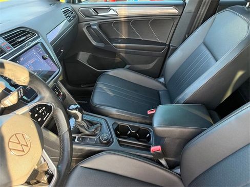 Used 2022 Volkswagen Tiguan SE R-Line image 9