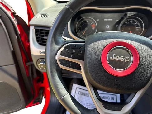 Used 2017 Jeep Cherokee Limited AWD/4WD image 17
