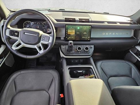 Used 2023 Land Rover Defender 130 SE image 17