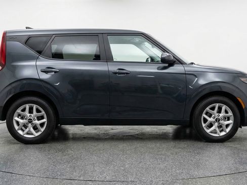 Used 2025 Kia Soul LX w/ LX Technology Package FWD image 11