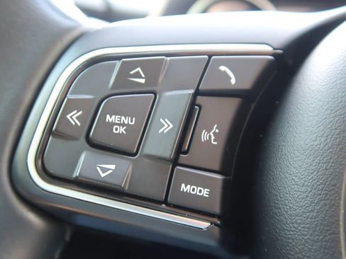 Used 2018 Jaguar XE image 38