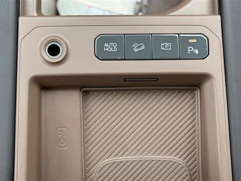 Used 2024 Kia EV9 Land image 27