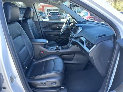Used 2024 GMC Terrain SLT image 17