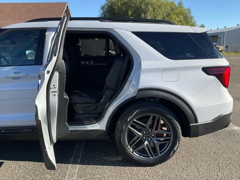 New 2026 Ford Explorer ST w/ Sun And Sound Package image 15