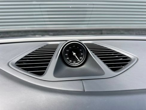 Certified 2025 Porsche Macan 4S Electric AWD/4WD image 31