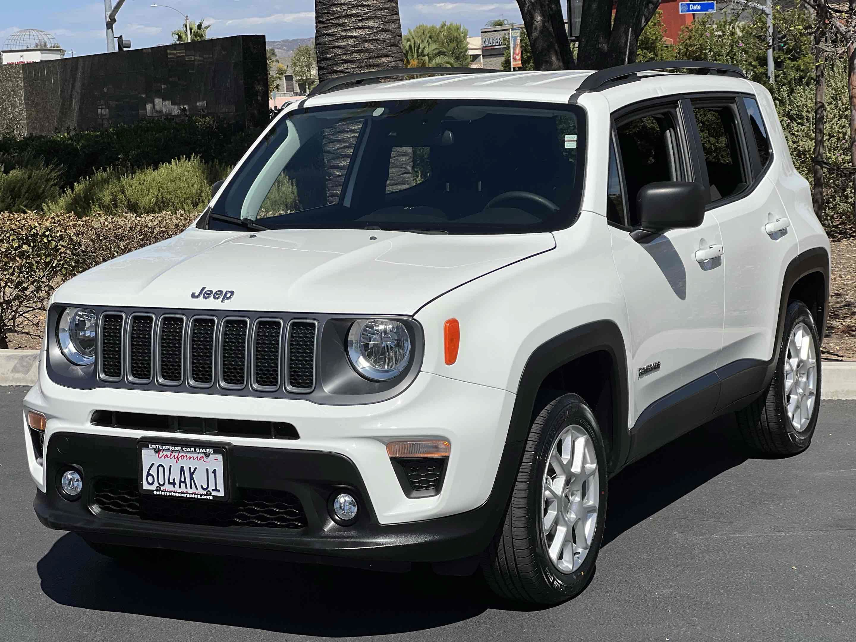 Used 2022 Jeep Renegade Latitude AWD/4WD image 18