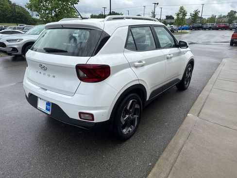 Used 2026 Hyundai Venue SEL FWD image 4