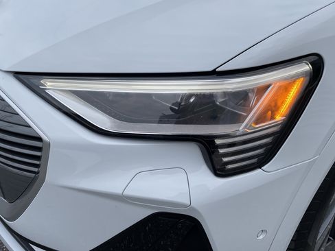 Certified 2022 Audi e-tron Prestige image 6