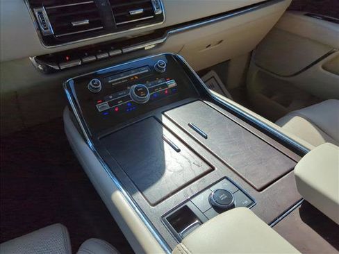 Used 2020 Lincoln Navigator Reserve image 16