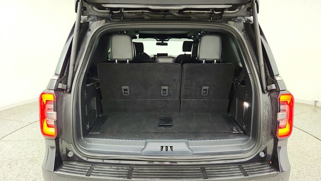 Used 2022 Ford Expedition Platinum AWD/4WD image 21