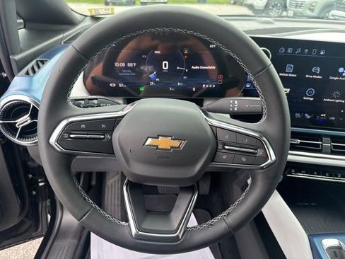 New 2025 Chevrolet Equinox EV LT w/ Convenience Package II FWD image 12
