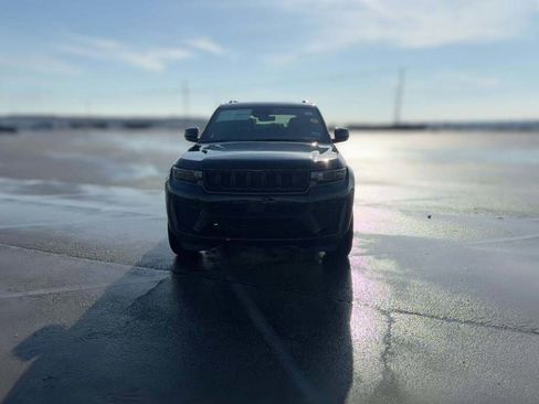 New 2026 Jeep Grand Cherokee Altitude image 2