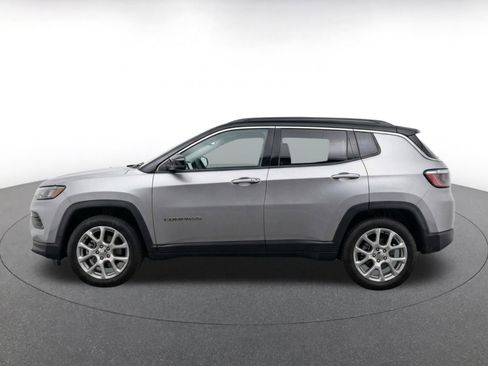Used 2025 Jeep Compass Limited AWD/4WD image 4
