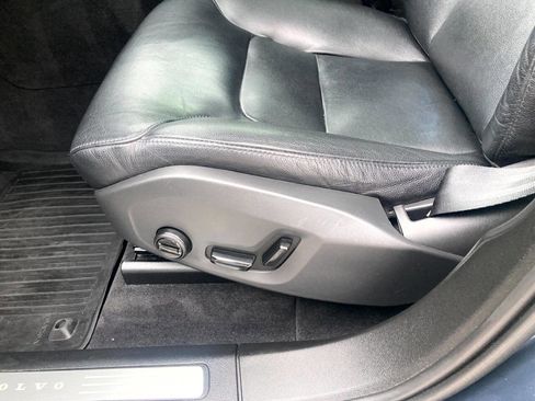 Used 2019 Volvo XC60 T5 Momentum w/ Premium Package image 7