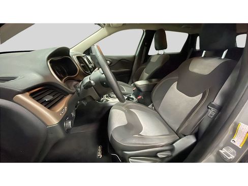 Used 2016 Jeep Cherokee Sport image 11